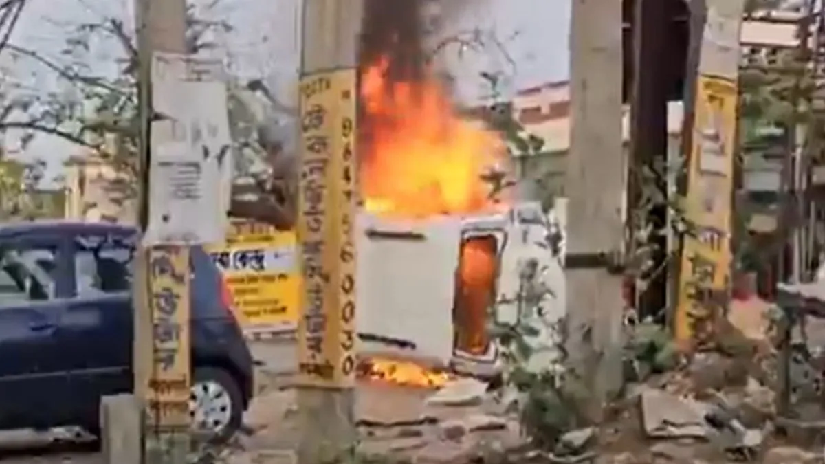 bengal-waqf-act-protests-murshidabad-violence-west-bengal-police-vehicles-stone-pelting-arson-videos-latest-updates
