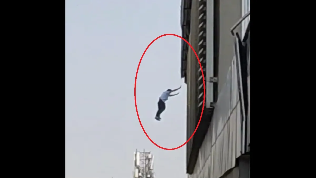 delhi-man-jumps-from-mayur-vihar-metro-station-after-hanging-on-railling-for-30-minutes-hospitalised-in-critical-condition