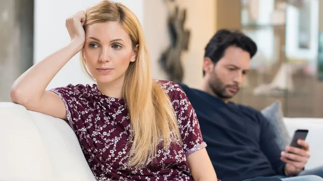 what-is-phubbing-know-about-the-new-dating-trend-of-2025