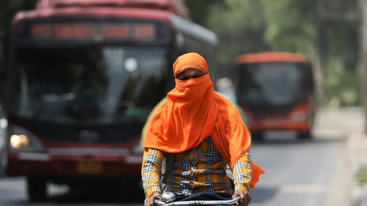 delhi-weather-imd-issues-first-heatwave-alert-of-season-as-temp-hits-41-degrees-thunderstorms-likely-from-april-10