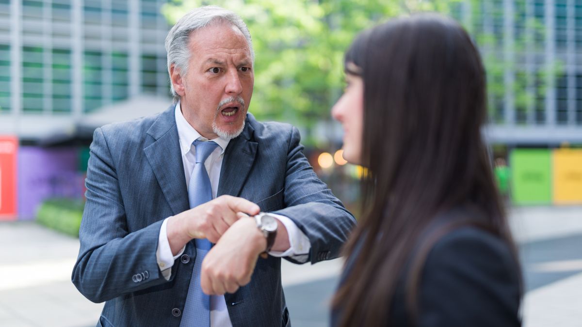 Unprofessional Habits To Avoid In Workplace