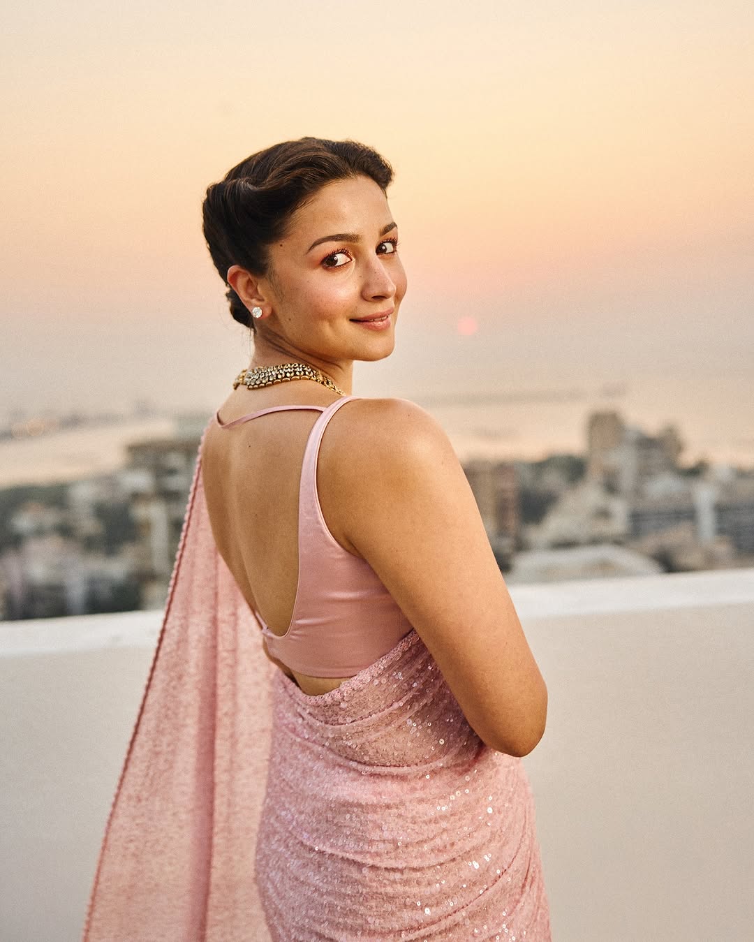 alia bhatt backless blouse