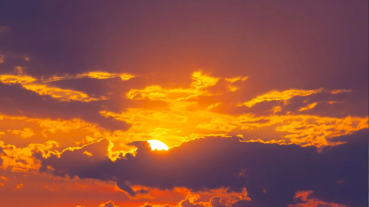 delhi-witnesses-hottest-april-night-in-three-years-with-min-temp-hitting-256c-on-tuesday