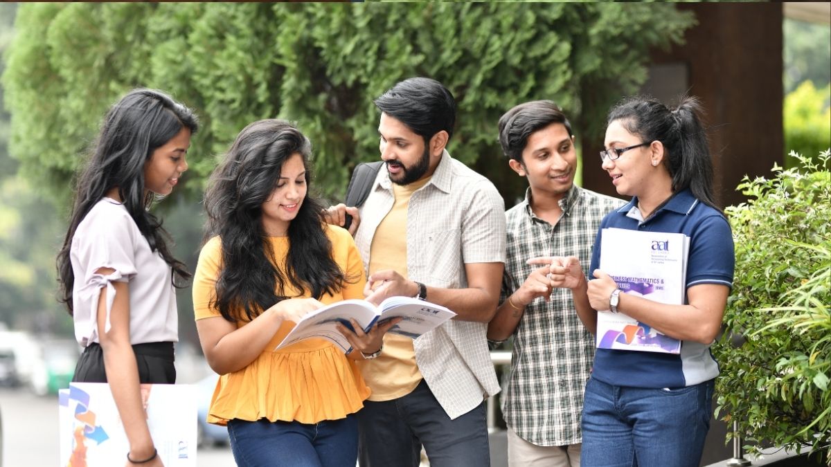 top 10 countries where most Indian students go for studies (1)