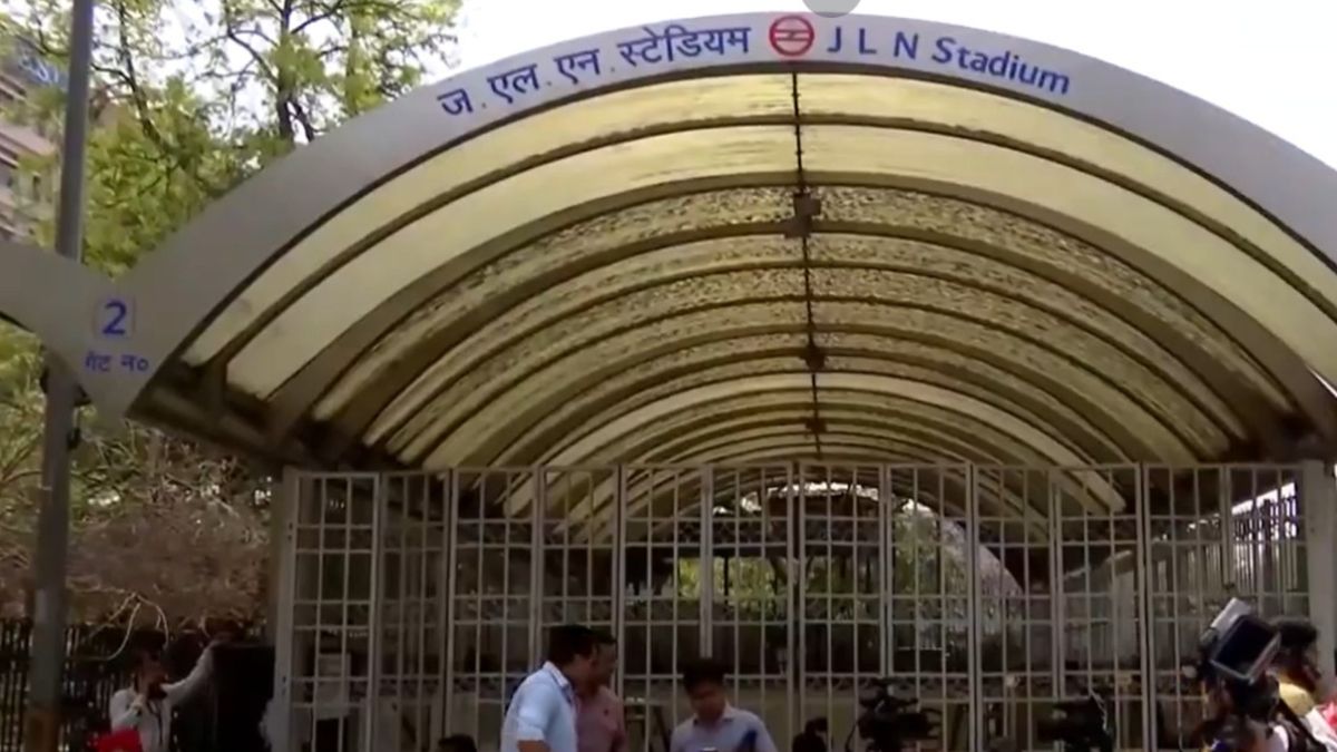 jln-metro-stations-gate-no-2-closed-due-to-mumbai-terror-attack-accused-tahawwur-ranas-arrival-at-nia-office