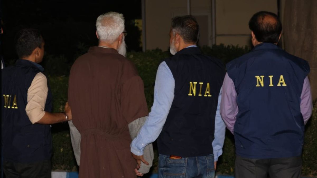 first-photo-of-2611-accused-tahawwur-rana-surfaces-after-landing-in-india-under-tight-security
