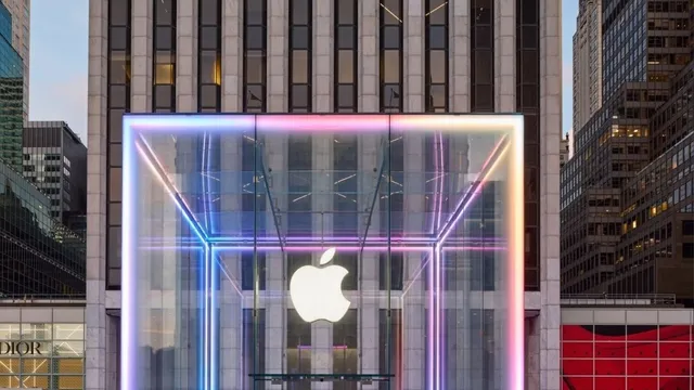 apple-airlifts-600-tons-of-iphones-from-india-to-us-in-rush-to-beat-trumps-steep-tariff-hike-report