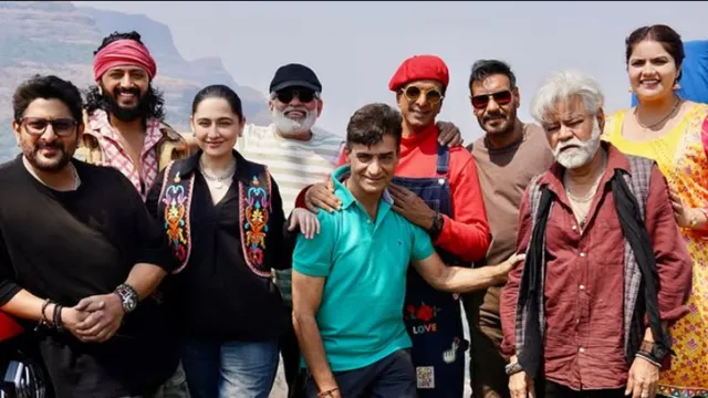 dhamaal-4-ajay-devgn-wraps-up-malshej-ghat-schedule-poses-for-a-picture-with-arshad-warsi-riteish-deshmukh-jaaved-jaaferi
