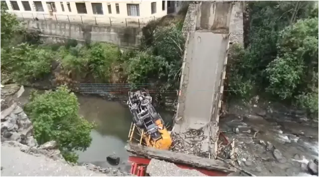himachal-pradesh-bridge-collapses-after-overweight-vehicle-passes-over-in-kullu-traffic-disrupted-watch