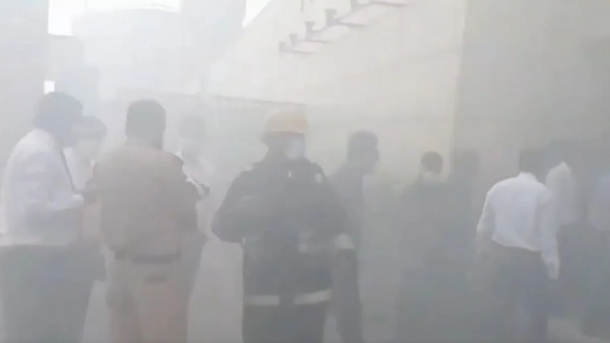 hyderabad-hotel-fire-massive-blaze-breaks-out-at-fivestar-hotel-hosting-srh-team-players-evacuated-video