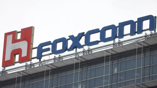 iphone-maker-foxconn-plans-big-in-noida-seeking-300-acre-land-from-uttar-pradesh-government