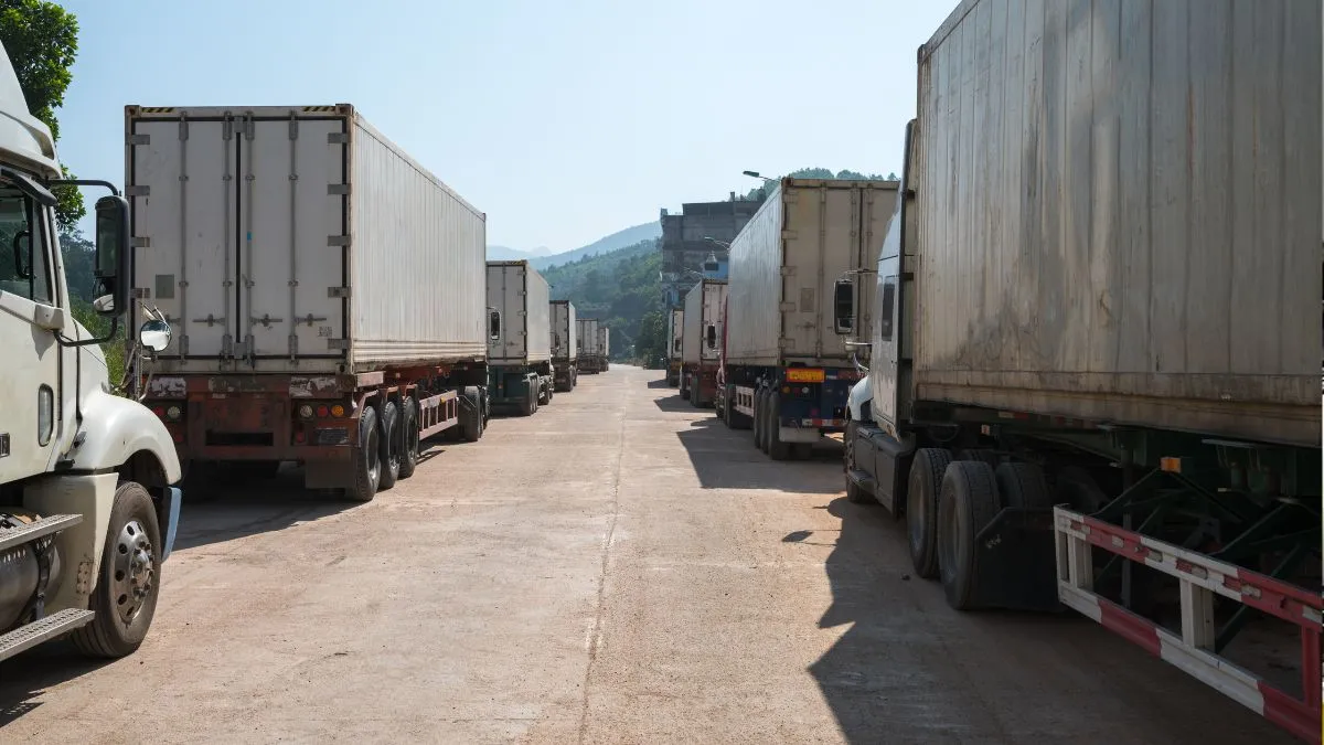 karnataka-truckers-to-begin-indefinite-strike-against-fuel-price-toll-related-issues-from-midnight