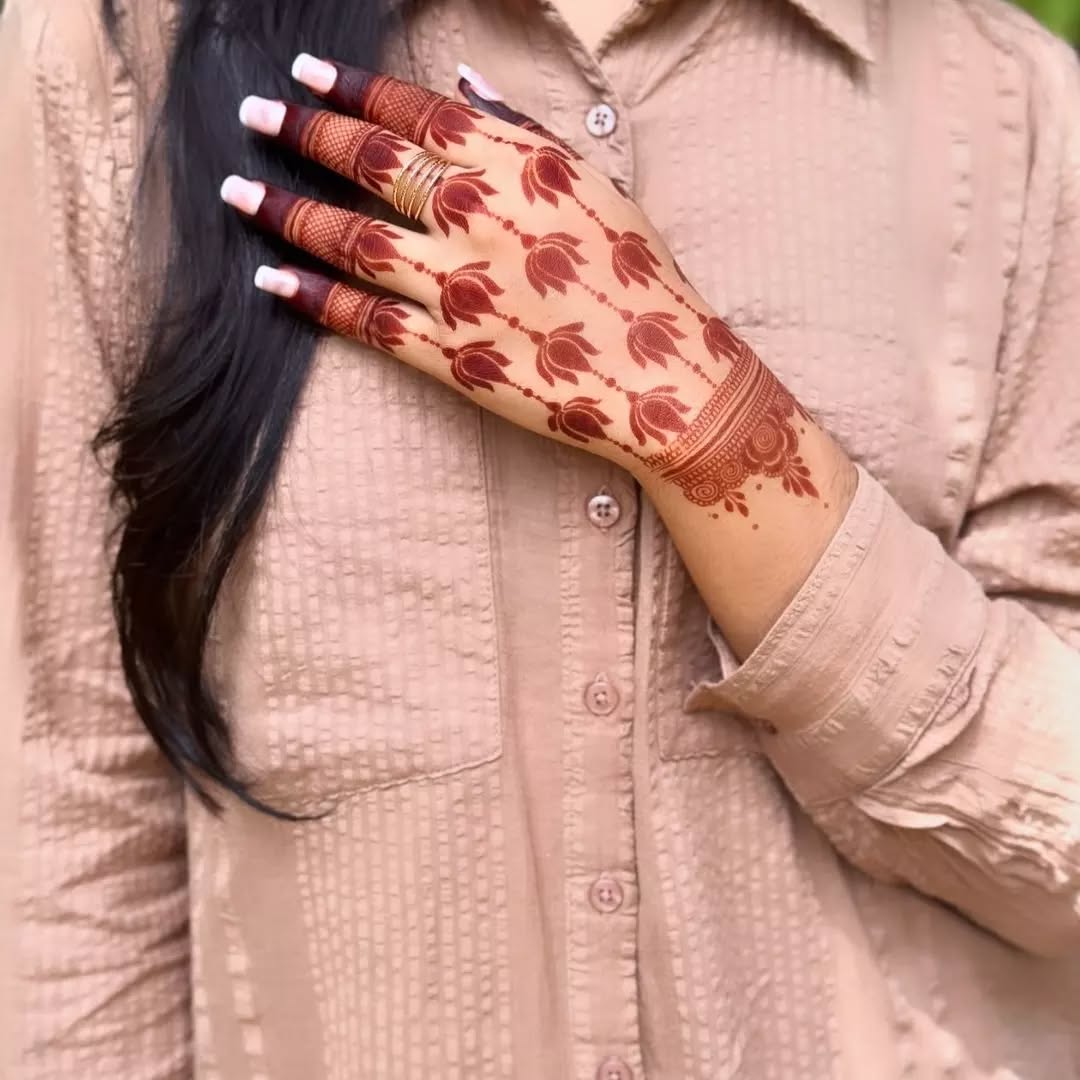 Minimalistic Mehndi Design