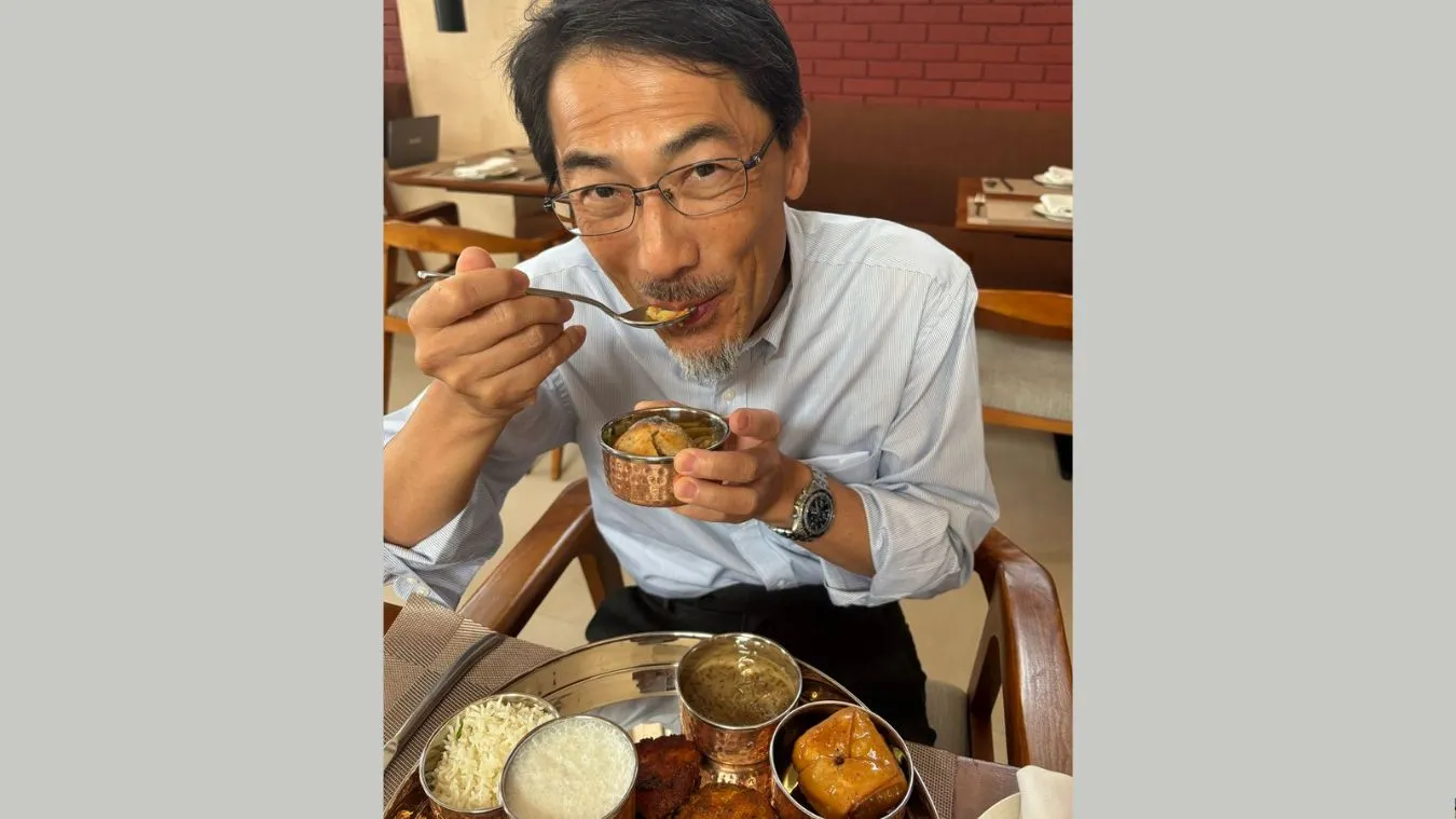 japanese-ambassador-keiichi-ono-tries-litti-chokha-in-bihar-for-the-first-time-says-gajab-swaad-ba-internet-cant-stop-cheering-viral-post