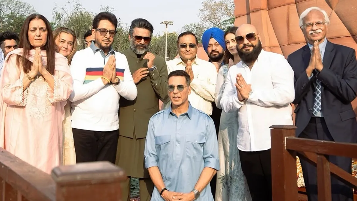 kesari-chapter-2-akshay-kumar-r-madhavan-ananya-panday-visit-jallianwala-bagh-to-pay-tribute-to-victims-of-1919-massacre