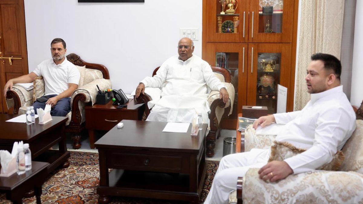 Bihar Assembly Polls: Congress’ Top Brass Charts Strategy With Tejashwi; Mahagathbandhan To Hold Key Meeting In Patna On April 17