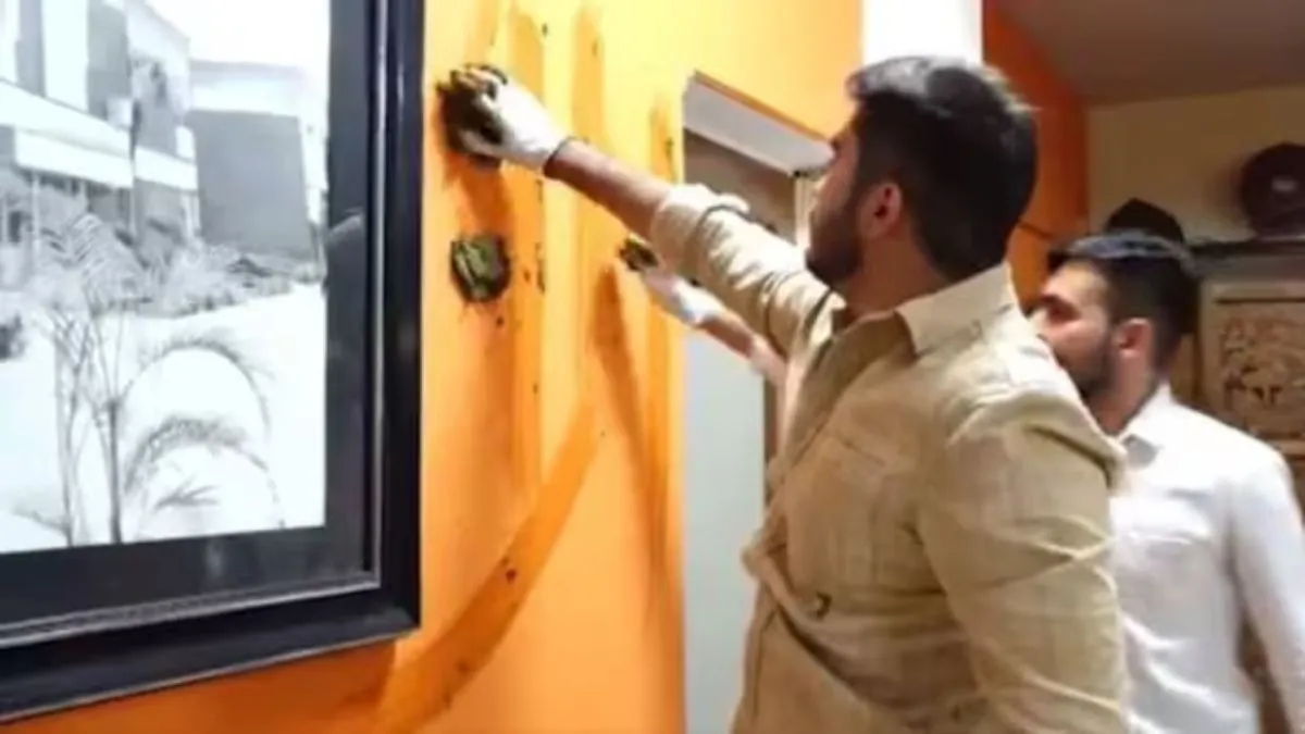 dusu-president-ronak-khatri-smears-cow-dung-on-lakshmibai-college-principal-pratyush-vatsala-office-walls-for-natural-cooling-madam-will-now