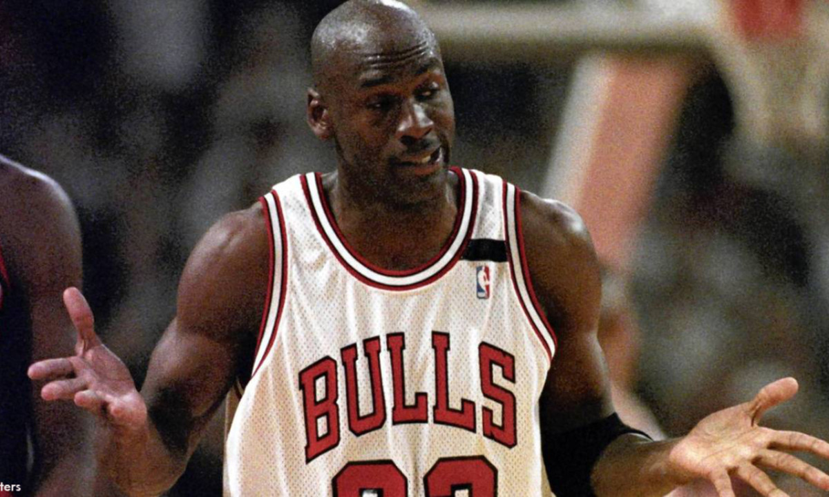 magic-johnson-reveals-the-truth-behind-michael-jordans-famous-shrug-in-1992-finals