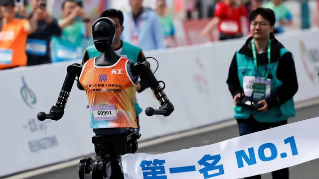 humanoid-robot-half-marathon-humans-vs-chinese-robots-in-world-first-humanoid-half-marathon-guess-who-won-watch-video