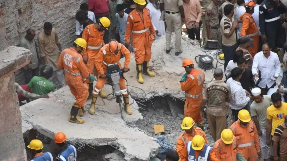 aap-accuses-bjp-of-protecting-mustafabad-building-collapse-culprits-through-mcd-commissioner