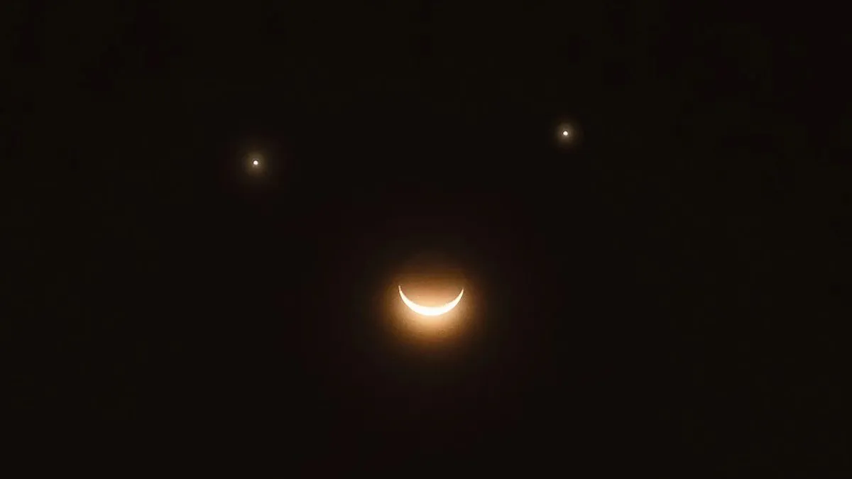 cosmic-smiley-rare-planetary-alignment-featuring-venus-saturn-moon-to-appear-on-april-25-how-to-watch