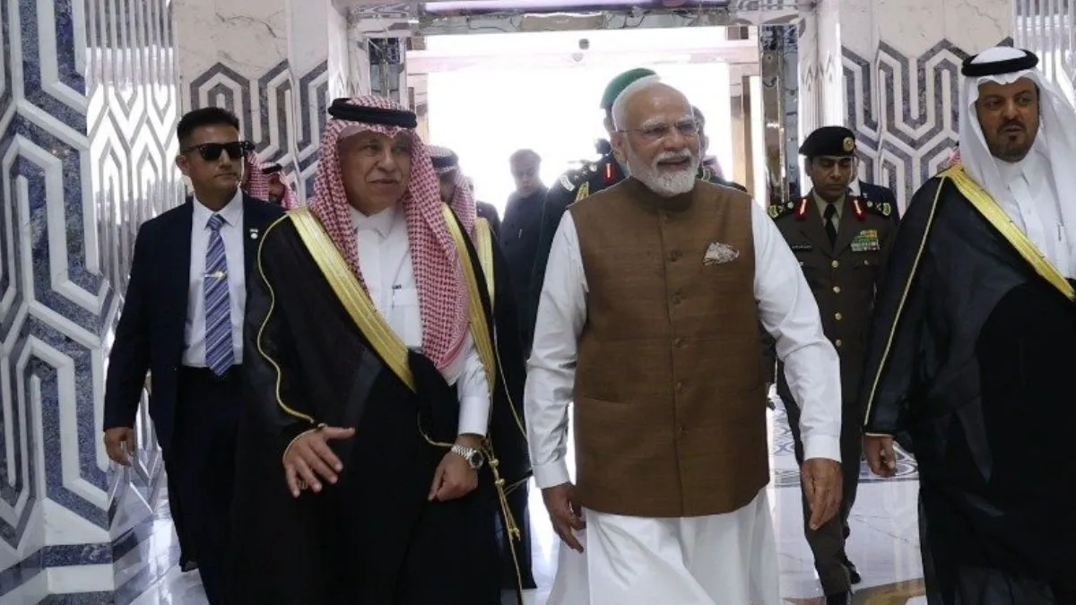 pm-modi-in-saudi-arabia-pm-to-land-in-jeddah-shortly-as-indian-diaspora-prepares-for-grand-welcome-live-updates