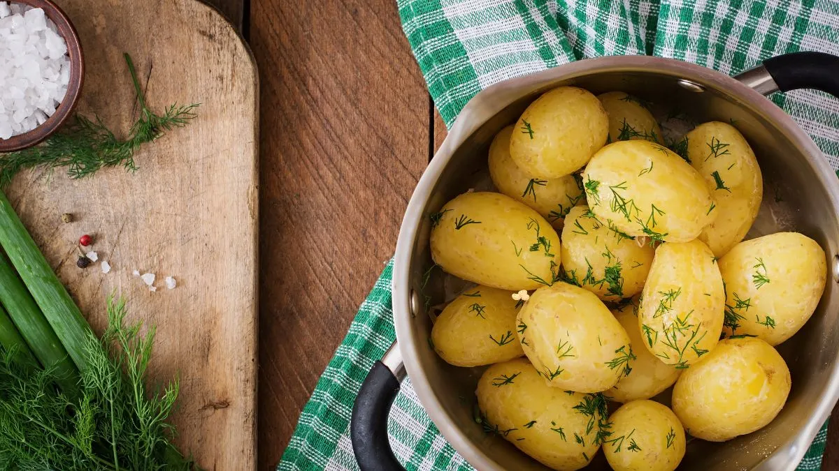 boiled-potatoes-4-lesser-known-health-benefits-of-consuming-it-every-morning
