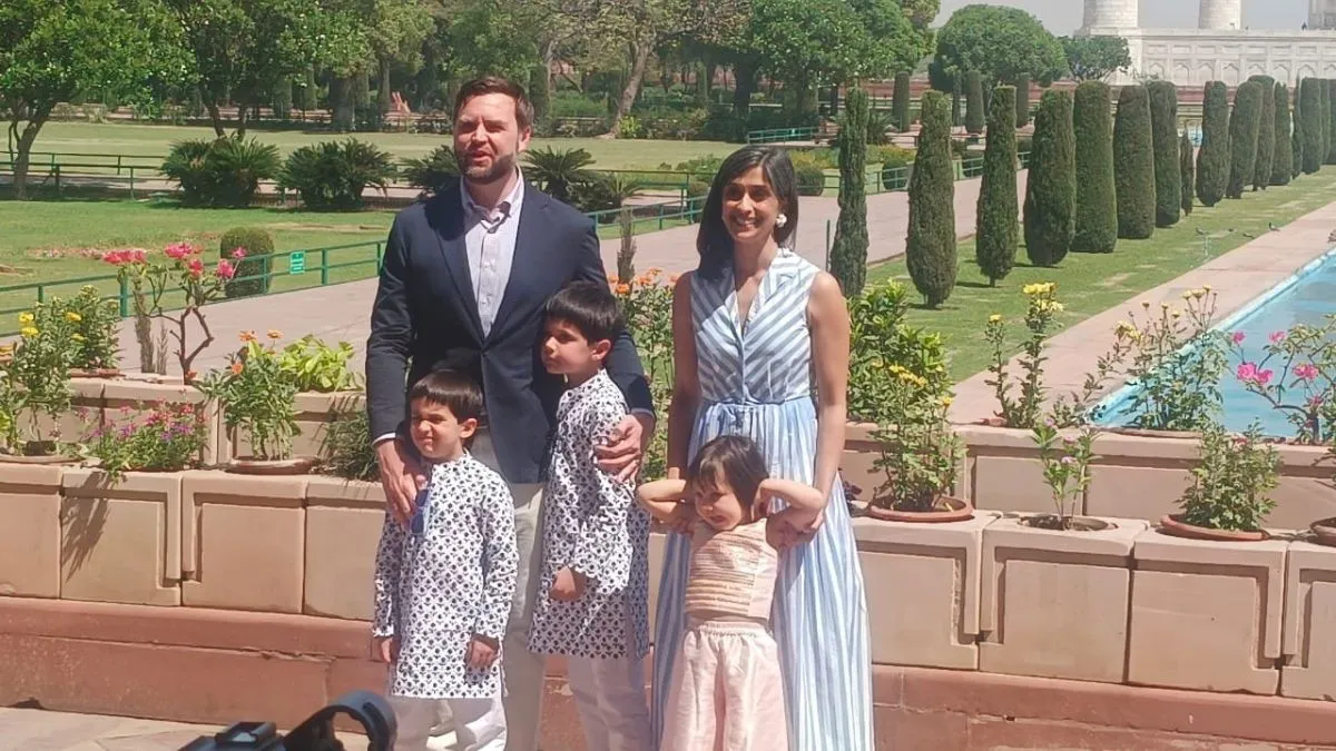 jd-vance-taj-mahal-visit-usha-vance-children-seem-agitated-by-agra-blazing-heat-during-agra-visit-images