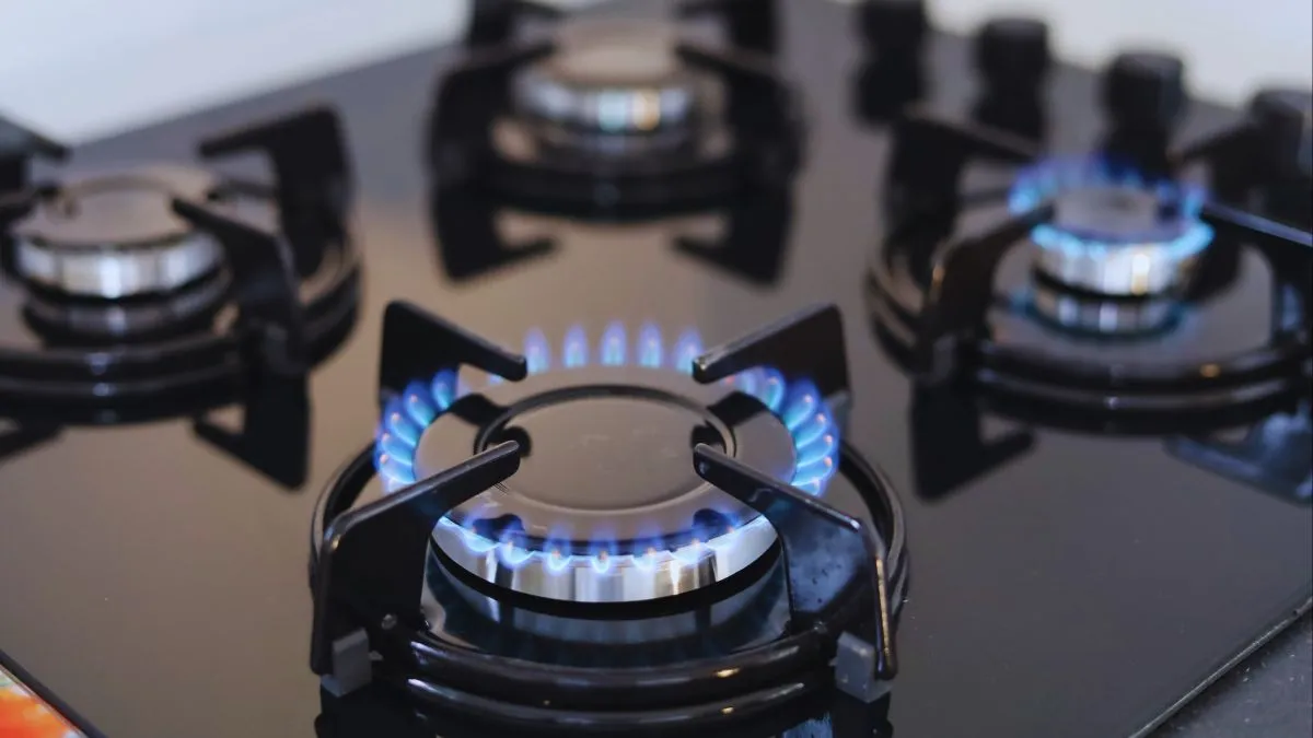 which-is-the-right-direction-to-place-gas-stove-in-kitchen-know-according-to-vastu-shastra