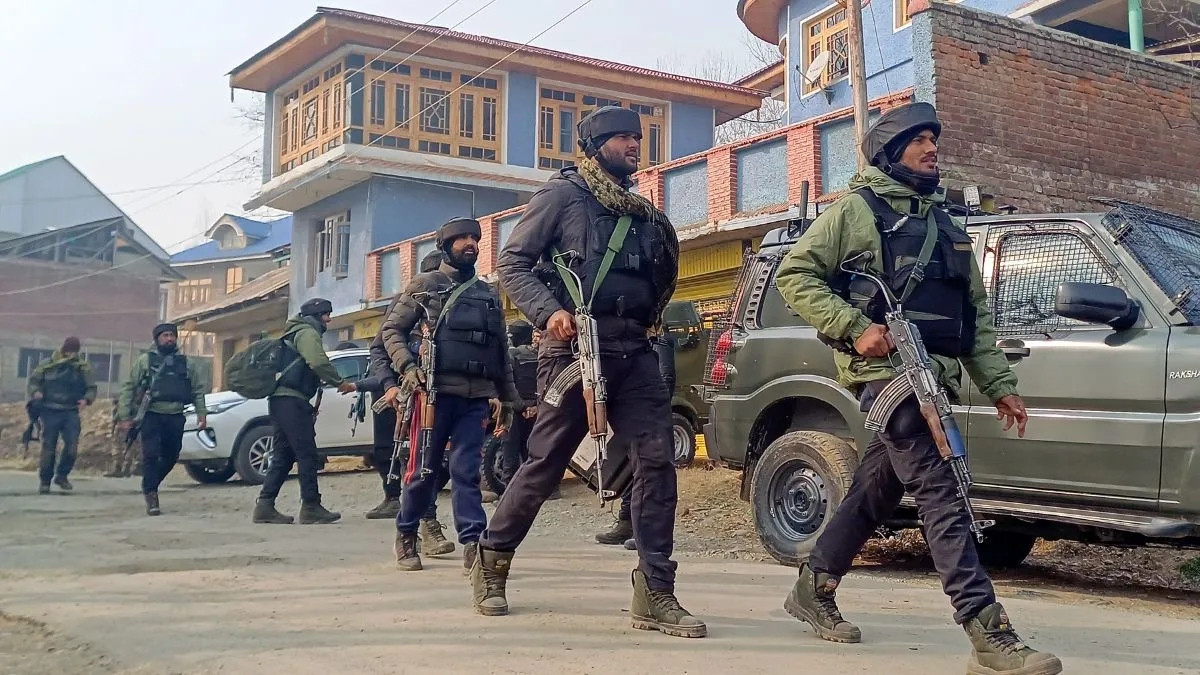 pakistan-army-opens-fire-along-loc-indian-army-retaliates-jk-breaking