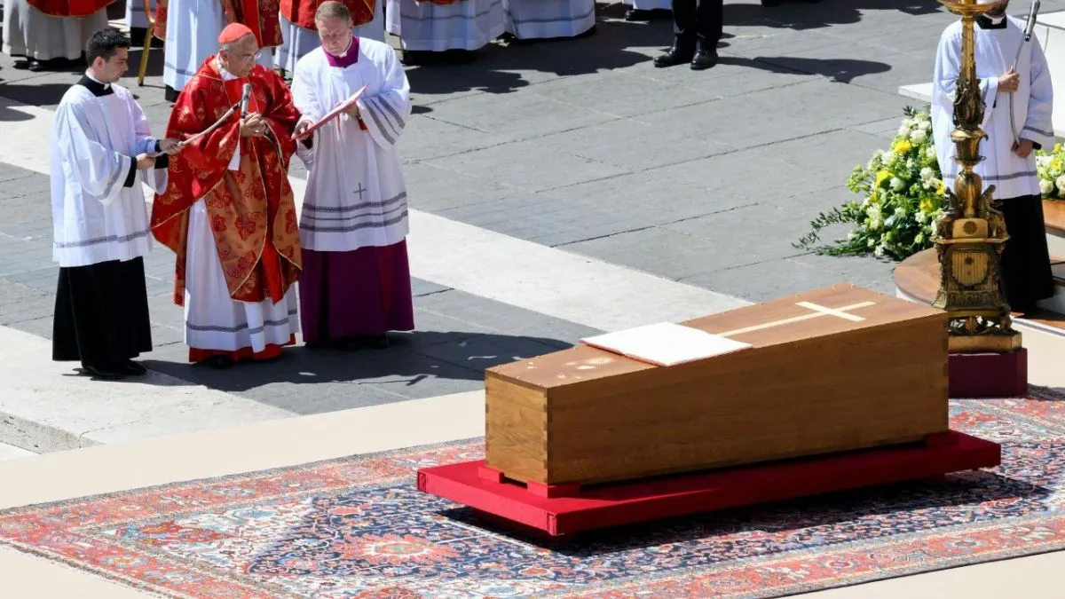 pope-francis-funeral-updates-pope-francis-laid-to-rest-in-the-church-closest-to-his-heart-santa-maria-maggiore-video-photos