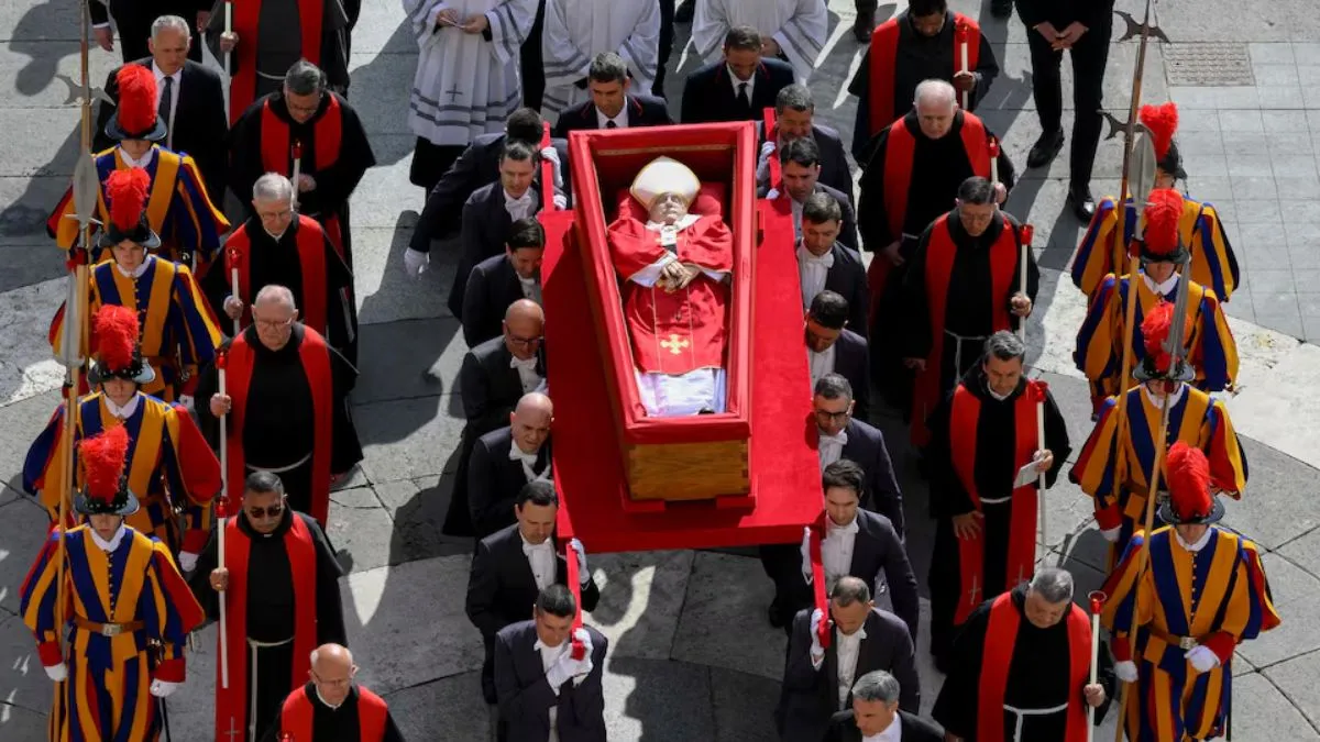 pope-francis-funeral-in-vatican-president-murmu-donald-trump-global-leaders-pay-tribute-at-st-peters-square