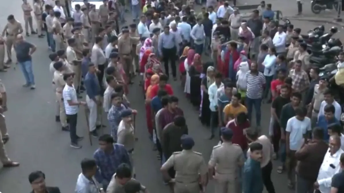 gujarat-police-cracks-down-on-illegal-immigrants-detains-450-bangladeshi-nationals