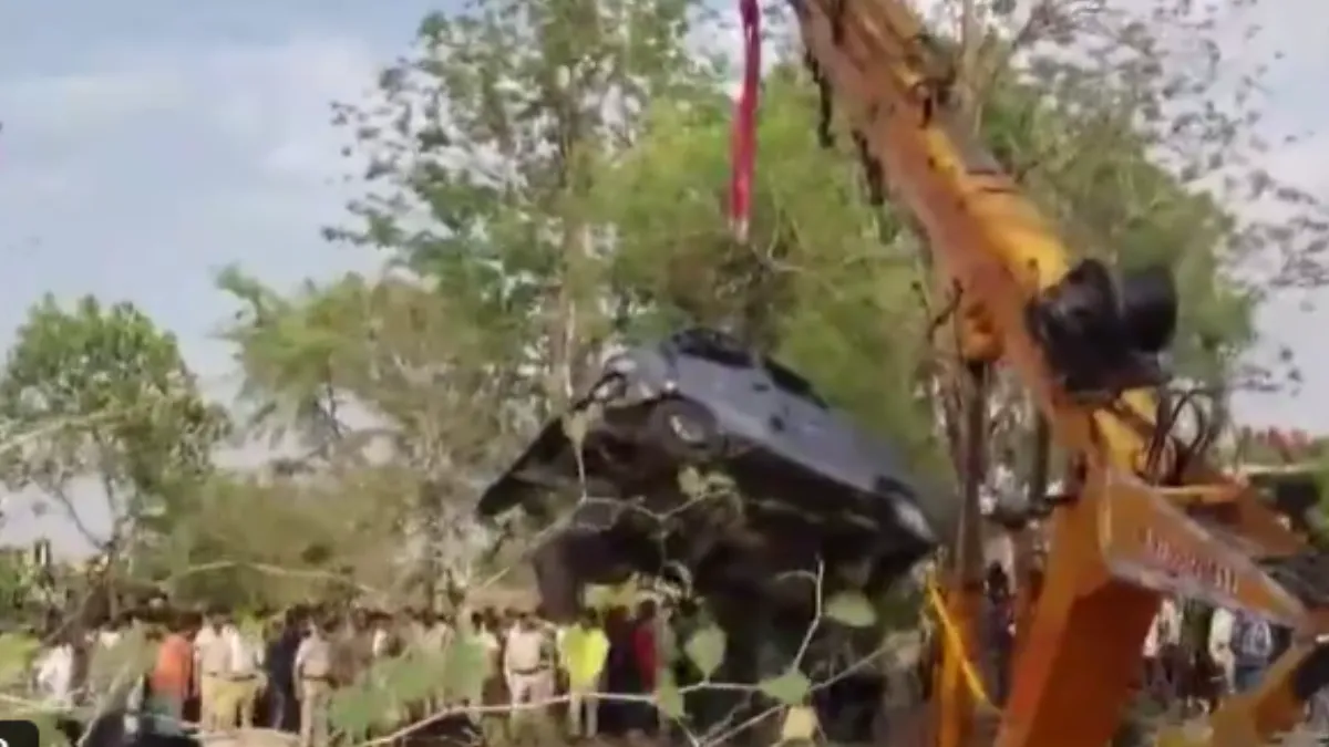 madhya-pradesh-accident-11-killed-as-van-falls-into-open-well-in-mandsaur-villager-dies-trying-to-save-people