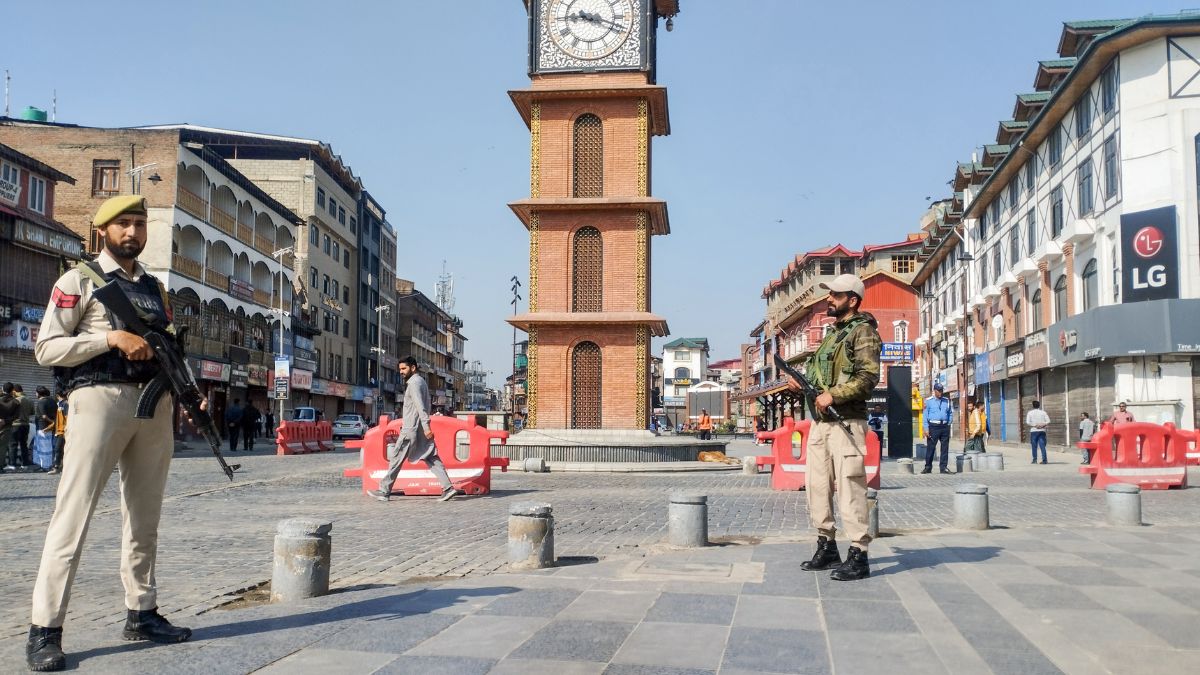 kashmir-crackdown-intensifies-nia-to-probe-pahalgam-attack-2000-detained-homes-of-terror-accused-demolished-updates
