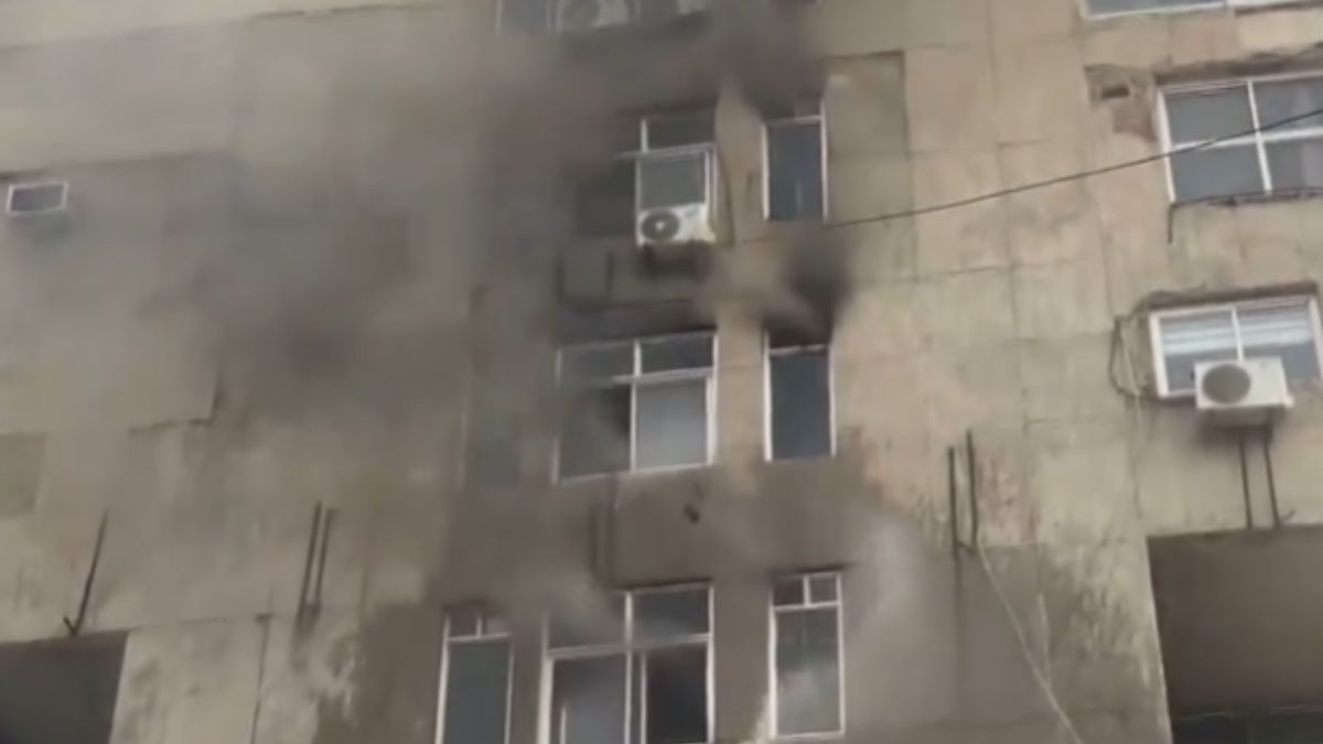 ghaziabad-fire-breaks-out-in-mall-at-rajnagar-district-centre-fire-tenders-on-spot-breaking