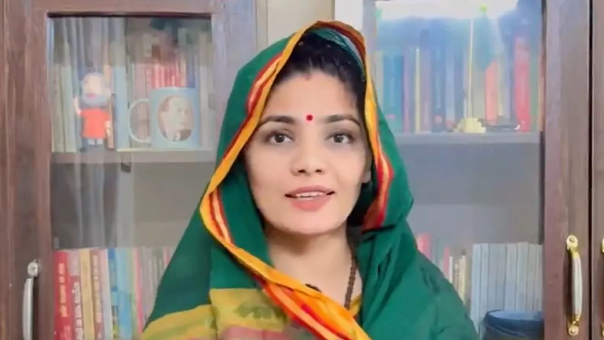 lucknow-folk-singer-neha-rathore-booked-for-allegedly-inciting-communal-tensions-through-social-media-post