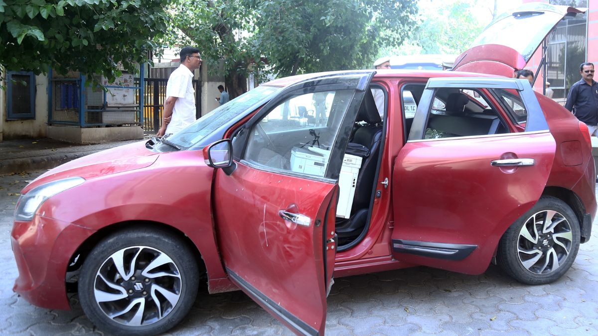 bengaluru-news-fake-sadhu-thugs-elderly-cab-driver-with-magic-tricks-steals-gold-ring-worth-70000