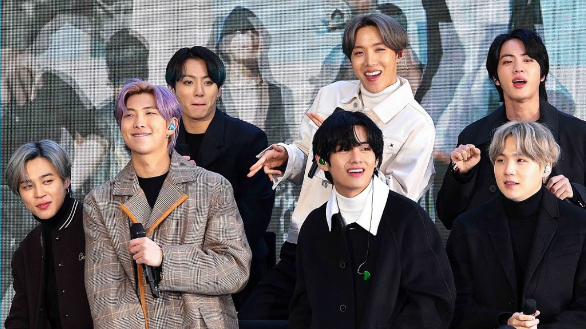 bts-return-as-7-in-one-month-v-jungkook-jimin-jin-jhope-rm-suga-much-awaited-reunion-makes-army-emotional