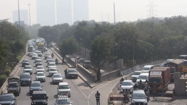 noida-delhi-traffic-news-road-widening-at-rashtriya-dalit-prerna-sthal-to-ease-commute-on-mahamaya-sector-18-flyover