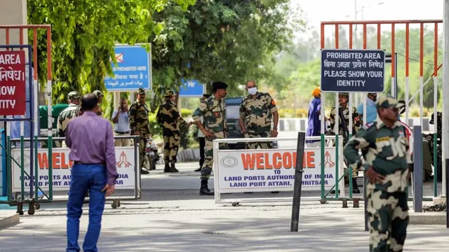 pakistan-opens-attari-wagah-border-after-a-day-starts-taking-back-its-citizens-stranded-in-india