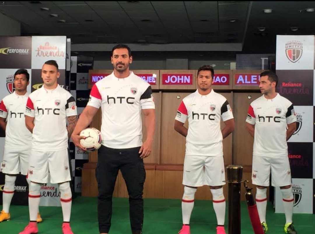 Bollywood celebrities who have sports team. 2