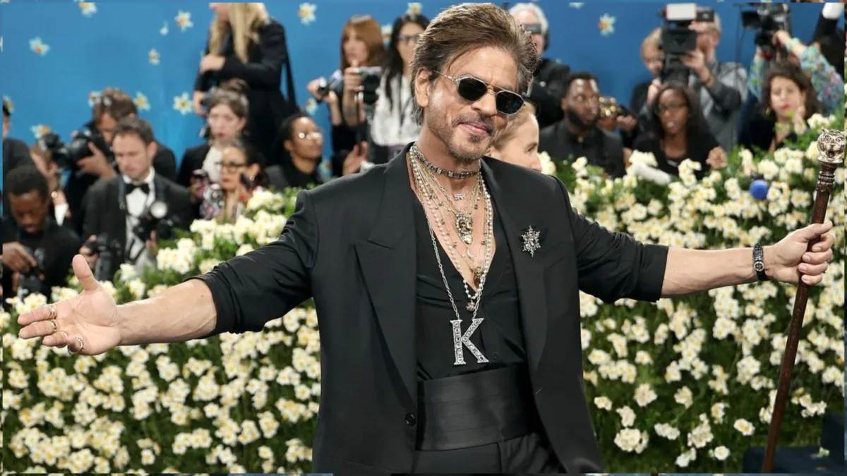 shah-rukh-khan-brings-bollywood-magic-to-met-gala-fans-swoon-over-his-iconic-pose