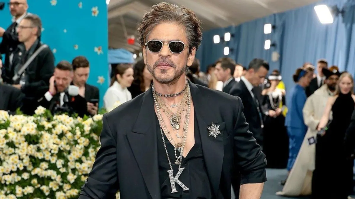 who-are-you-shah-rukh-khan-reply-to-foreign-journalist-at-met-gala-2025-breaks-the-internet-check-reactions