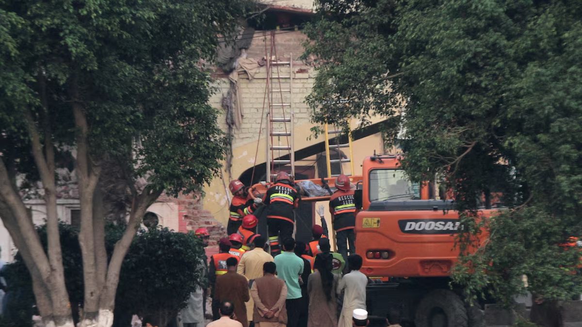Rescuers remove a body from a building after it was hit by an Indian strike in Muridke near Lahore. (Reuters)