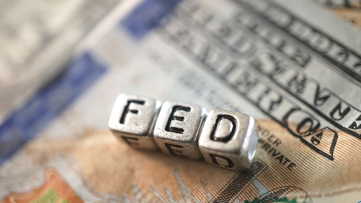 us-fed-keeps-interest-rates-unchanged-amid-unemployment-inflation-risks