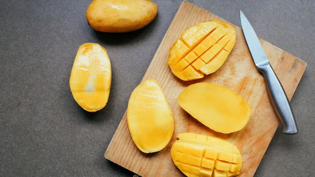 nutritionist-rujuta-diwekar-busts-myths-about-mangoes-heres-why-you-should-eat-them