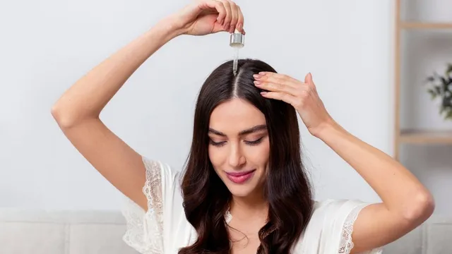 hibiscus-hair-oil-5-incredible-benefits-for-more-shinny-thick-and-bouncy-locks