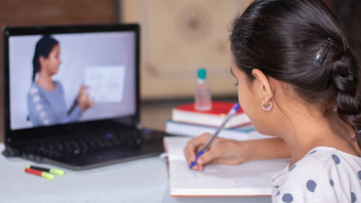 kashmir-school-closed-schools-shift-to-online-classes-amid-indiapakistan-border-tensions
