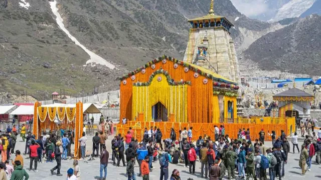char-dham-yatra-helicopter-service-operating-in-uttarakhand-charm-dham-yatra-2025-helipads-news